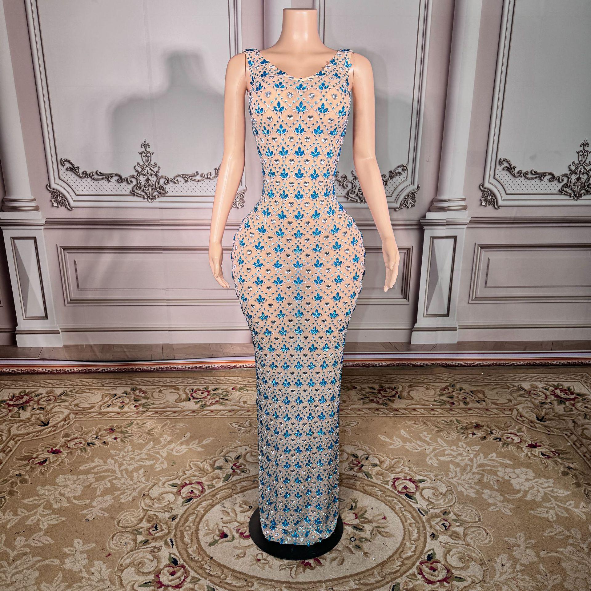 

Silver Rhinestone Luxury Sleeveless Mesh Gown - Elegant Waist-Cinched, Hip-Hugging, Three-Dimensional Design. Medium синий