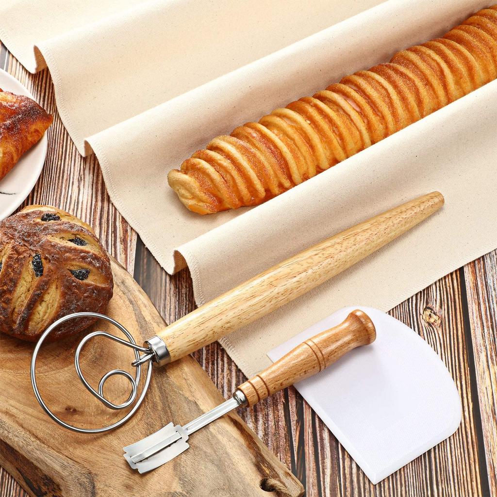 Brödbakningsverktyg inklusive dansk degvisp, degskrapa, jäskläde, brödkniv med 5 utbytesblad