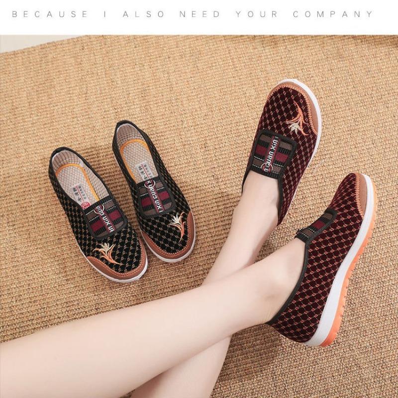 Old ******* Women's Cloth Shoes ****** and Autumn New Embroidered Medium and Old Flat Shoes Non-slip S**t Sole Light and Comfortable Grandma Shoes