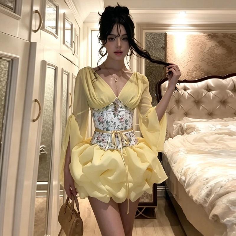 2026 European and American summer new fashion V-neck splicing floral horn sleeve personalized design dress women