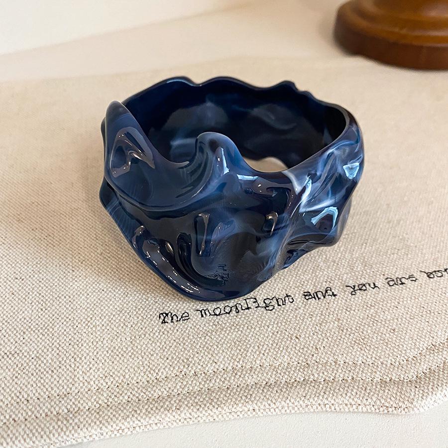 Acrylic Gradient Geometric Pleated Bracelet - High-End, Fashionable Jewelry for Women
