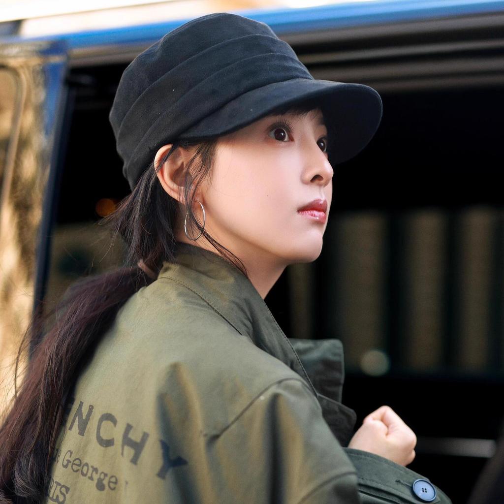 Zhang Ruonan's same style equestrian hat for women, autumn and winter, makes the face look smaller, suede knight hat, fashionable retro pleated