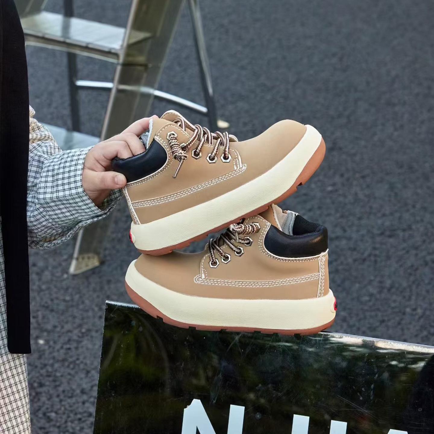 

Children s Martin boots 2025 autumn new boys and girls small yellow boots medium and older children soft-soled sports shoes student short boots 26-30 yards, 5 pairs in one hand