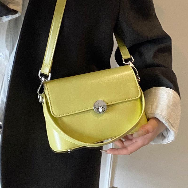 Spring new ins simple wind oil wax leather portable small square bag femininity versatile work commuter messenger bag
