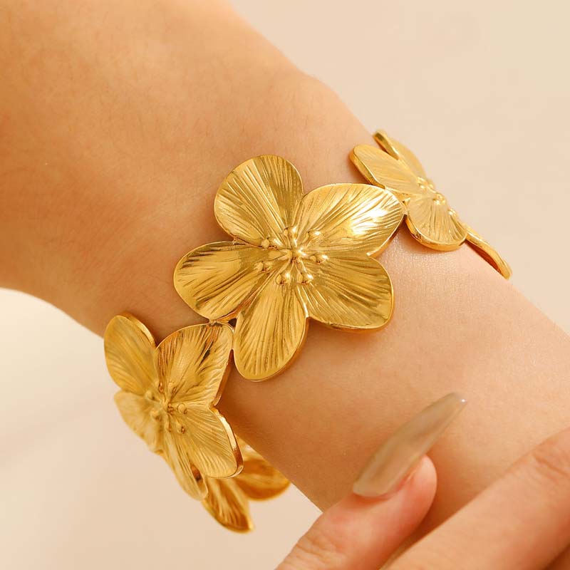 Roestvrij Staal Metaal Holle Bloem Open Armband Voor Vrouwen Vintage Goudkleurige Brede Verstelbare Manchetarmbanden Sieraden Cadeau