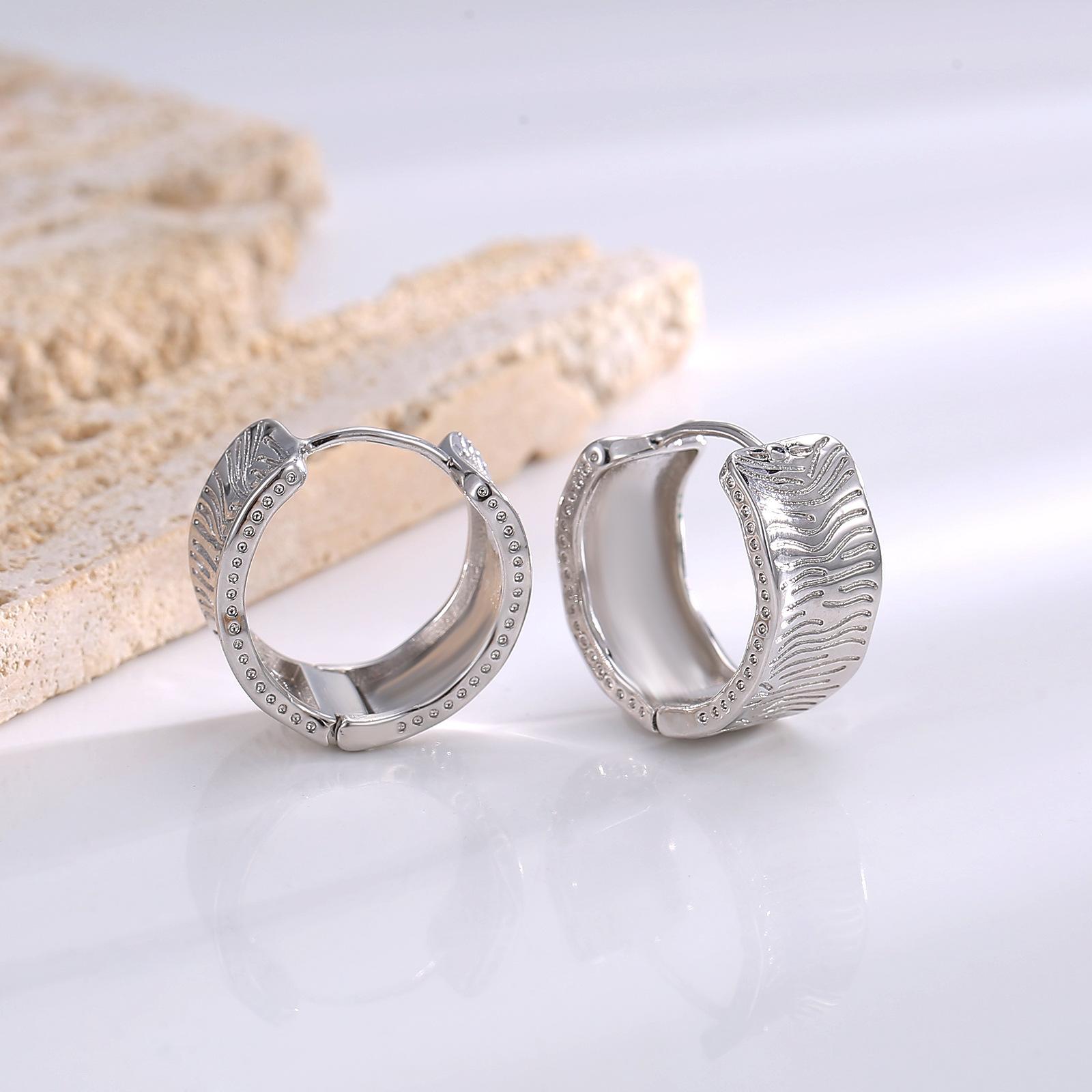 

New three-dimensional stud earrings, retro literary and light luxury jewelry, high-end sweet court earrings, fashion