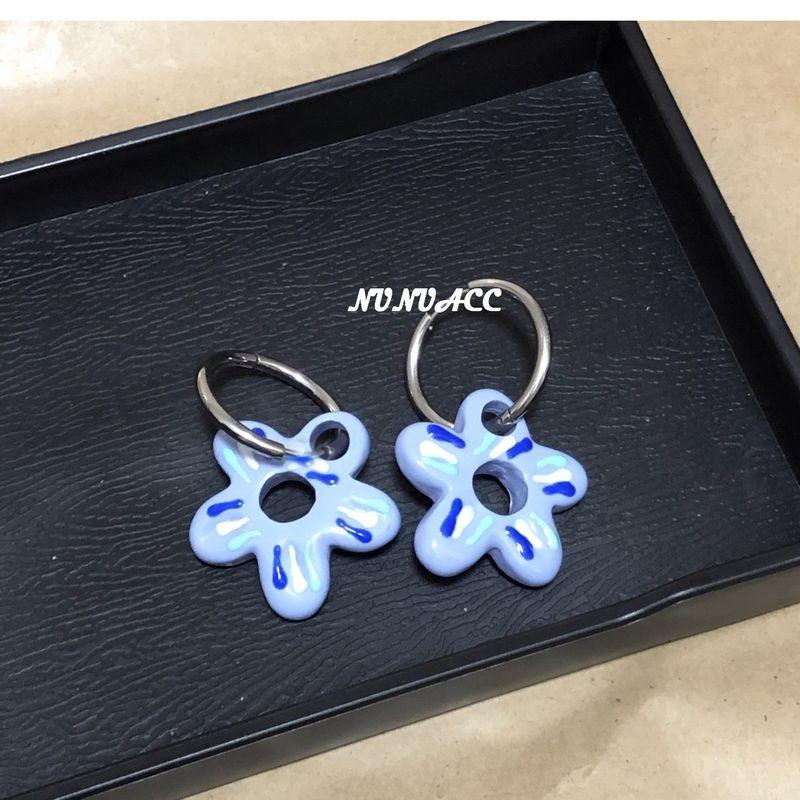 

Nun Blue Graffiti Niche Style Fancy Ear Clip Flower Pair of blue flower ear clip