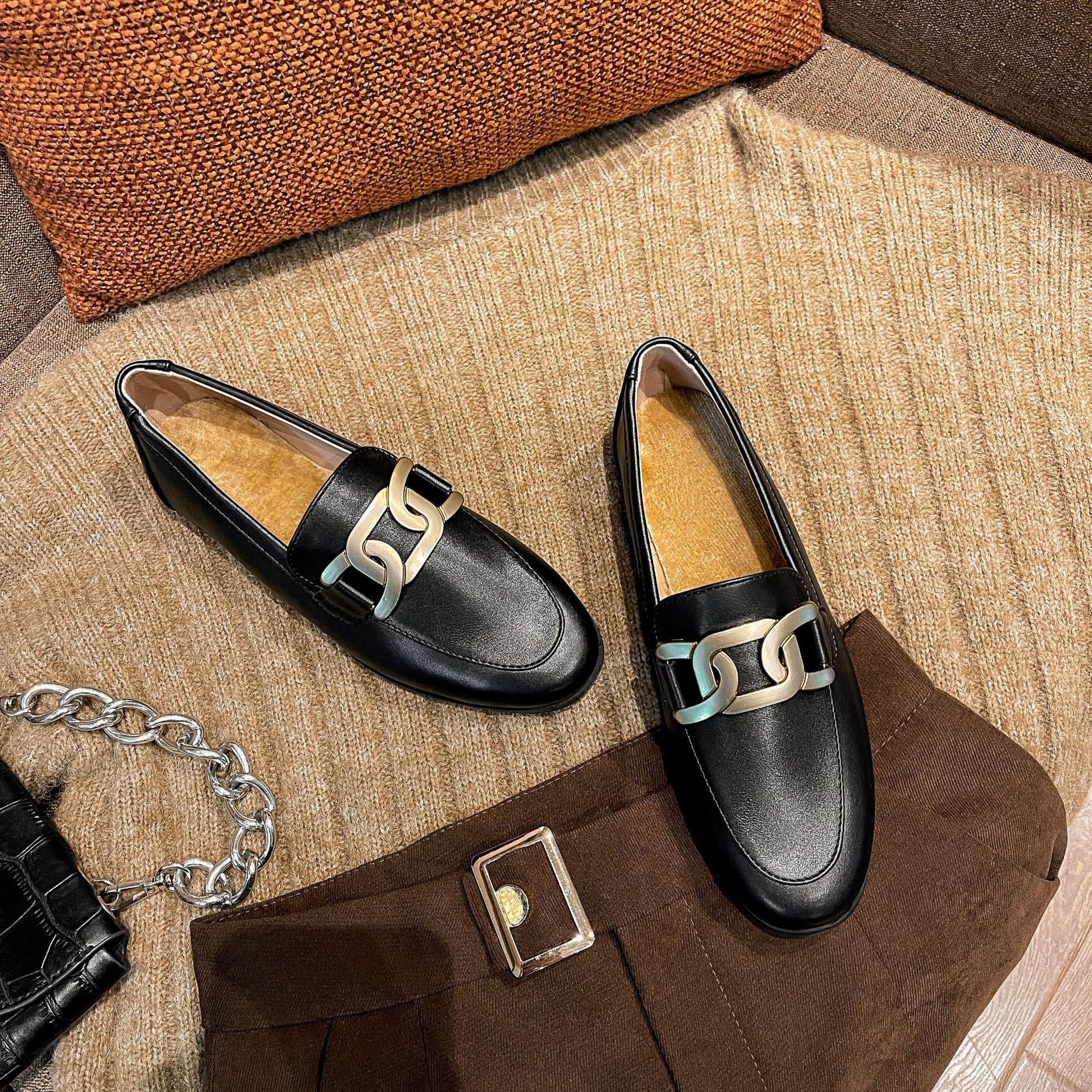 

2024 Высококачественные роскошные оксфордские туфли женские элегантные кожаные кроссовки женские лоферы с металлической цепочкой большие размеры 42/43 плюшевые хлопковые меховые балетки 10.5