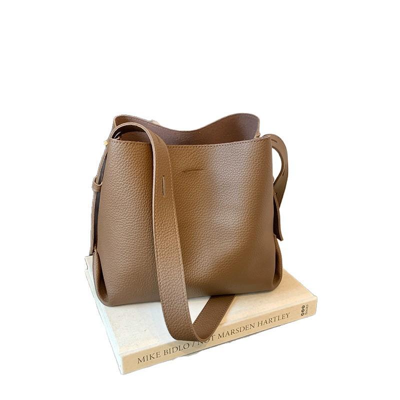 Premium texture foreign style popular shoulder bag 2025 new women's leisure simple large capacity versatile solid color bucket bag