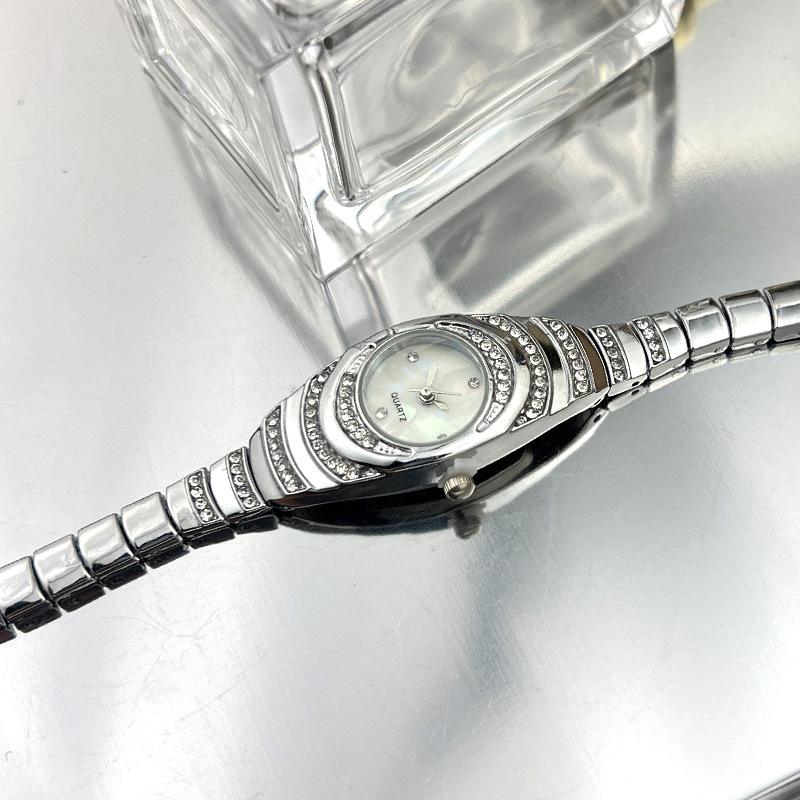 Water Ripple Women's Watch Small and Delicate Diamond-encrusted Oval Quartz Watch