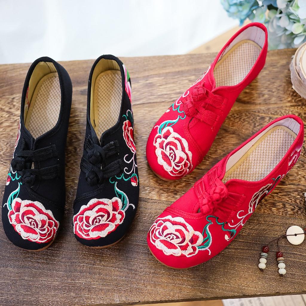Embroidered cloth shoes, spring and autumn beef tendon soles, low-heeled flat-soled women's shoes, mother shoes