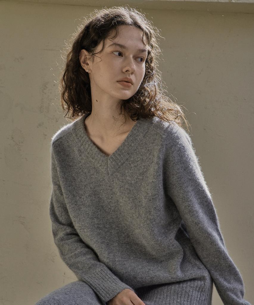 Kkeulle Wool V-Neck Knit_Gray