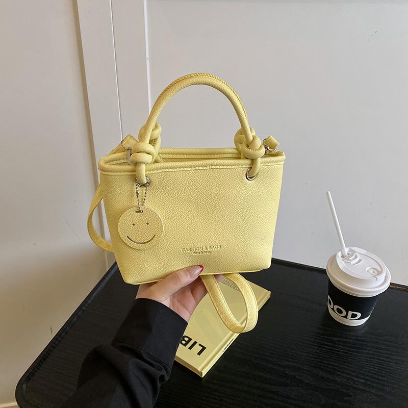 

Summer popular lychee pattern small bag women 2025 new trendy fashion portable bucket bag simple commuter messenger bag жёлтый