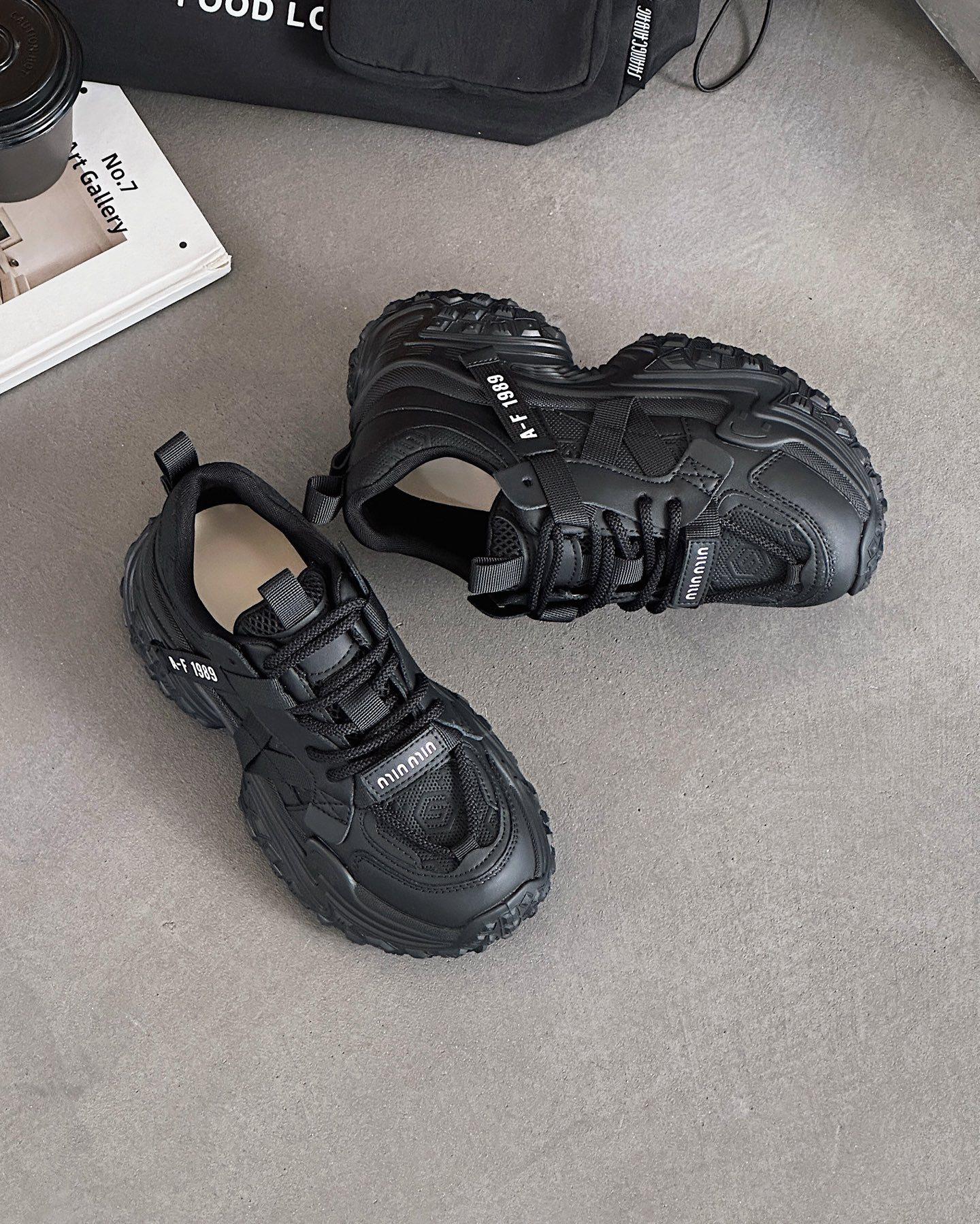 

Fashion casual style sports women s shoes 2025 new lightweight and versatile autumn leather small platform dad shoes 35