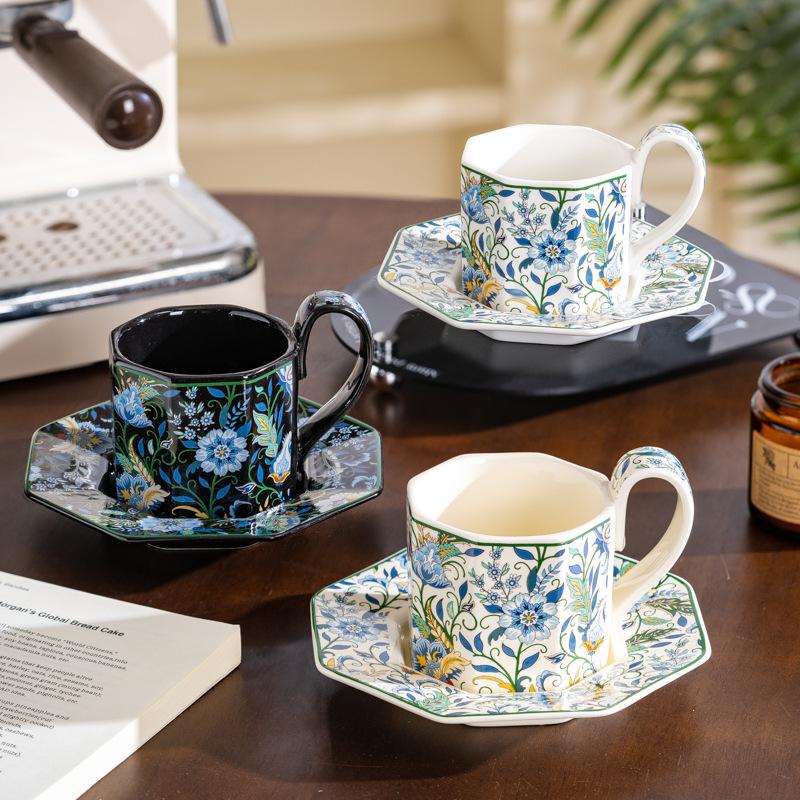 Set di tazze da caffè e piattini dipinti a mano in stile retrò con effetto "Giglio Ragno Rosso", un regalo originale in ceramica.