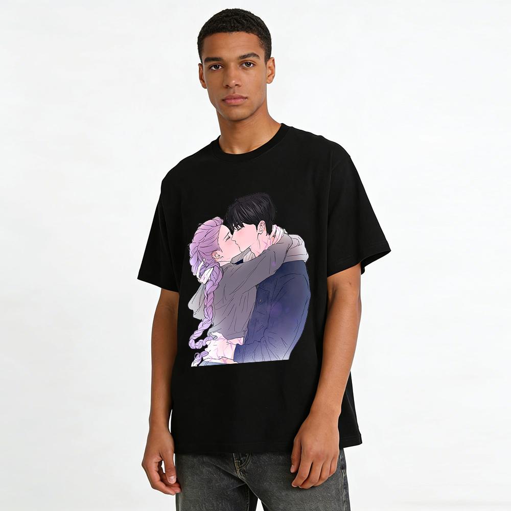 Anime Couple Kiss Print Casual Sweatshirt Unisex Loose Pullover For Anime Fans Daily Wear Pure cotton T-shirt