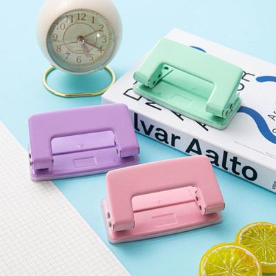 Upevňovací a lepící materiál – Děrovačky
