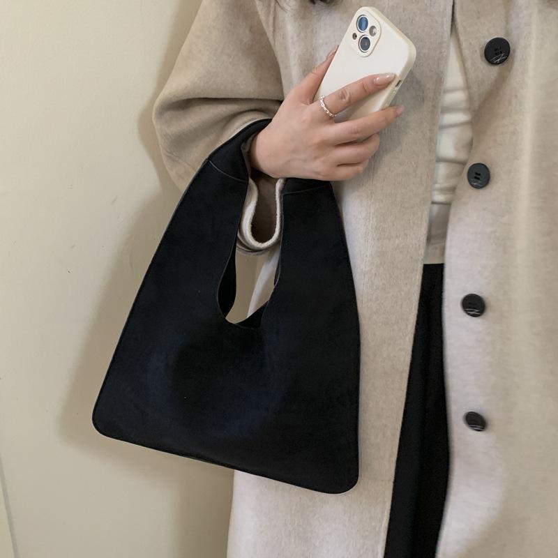 Retro Casual Underarm Bag Women 2025 Autumn and Winter New Fashion Matte Dumpling Bag Korean Version Niche Design High Sense