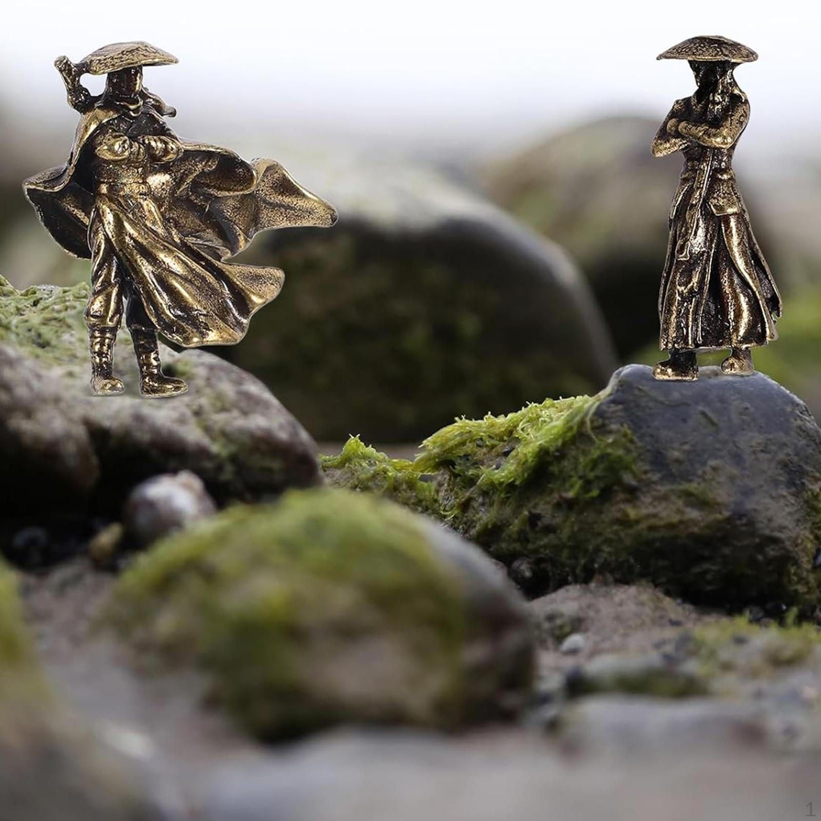 

2x Miniature People Figurines Desktop Ornaments Art Crafts Vintage Unique Room Decor Car Accessories