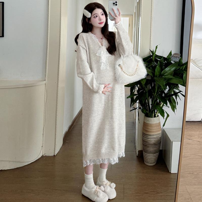 Neues Herbst/Winter Umstands-Strickkleid mit Spitze und Schleife