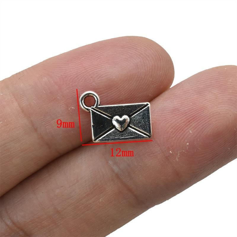 20pcs Mini Envelope Love Letter Pendant, DIY Retro Accessory Pendant 12 * 9mm.