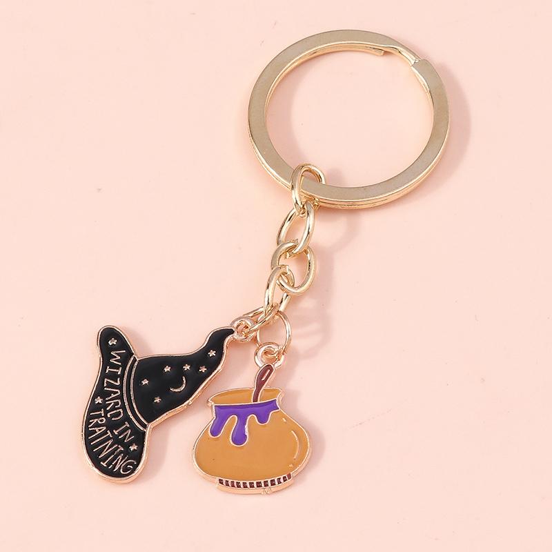 Cute Enamel Halloween Keychain Ghost Bat Pumpkin Keyring Pendants for Car Keyholder Handbag Decor DIY Halloween Jewelry Gifts