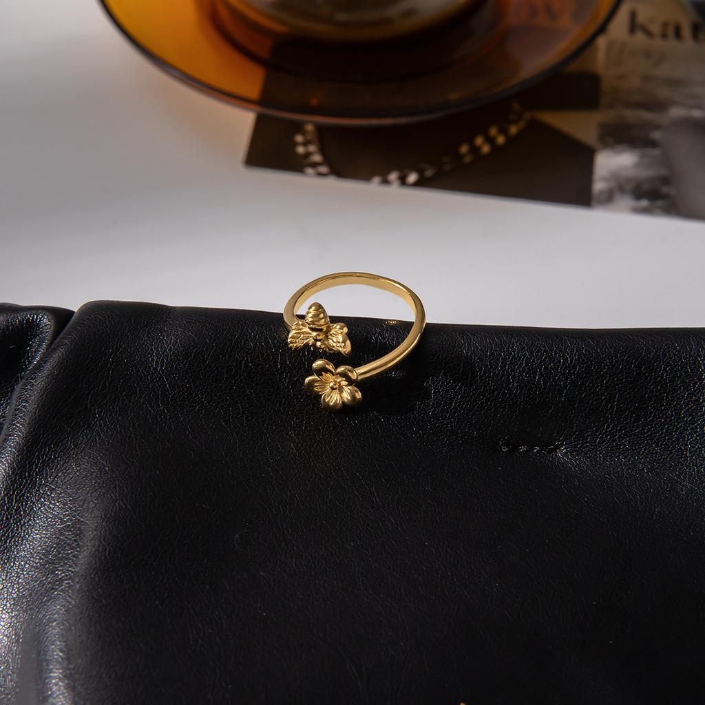 Design Sense Classic Wind 18K Gold, Flower Bee Adjustable Opening Ring