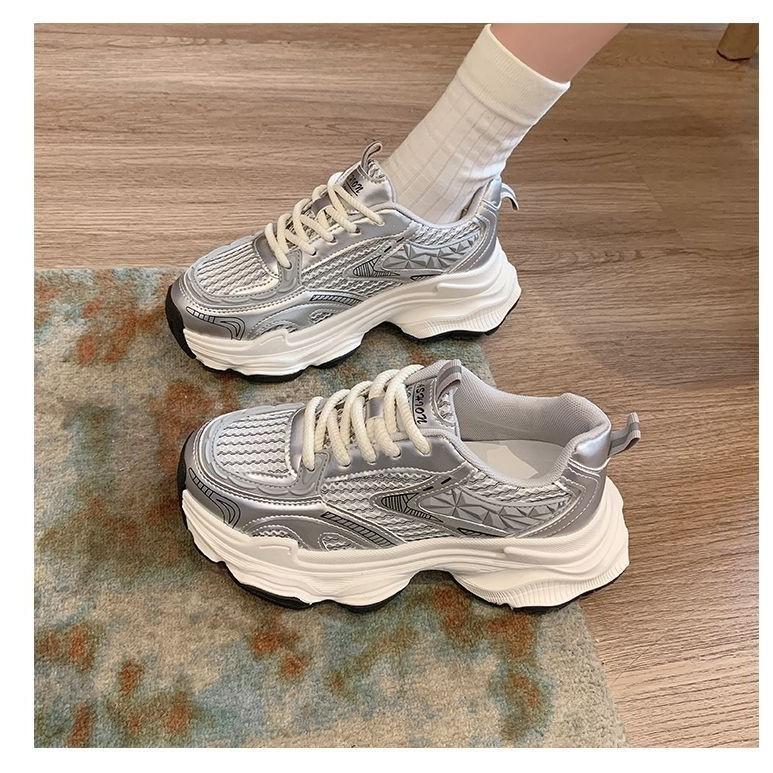 Small women's shoes with visible feet, autumn white platform sneakers, breathable and heightening casual shoes