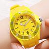 Kinderuhr, batteriebetrieben, wasserdicht, rundes Zifferblatt, schlichtes Aussehen, dekorative Edelstahl-bunte Kinder-Quarz-Armbanduhr