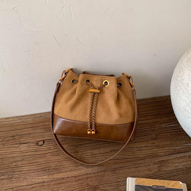 Niche Design Portable Small Bag Women's 2025 Autumn New Contrasting Color Foreign Style Chain Messenger Bag Commuter Bucket Bag