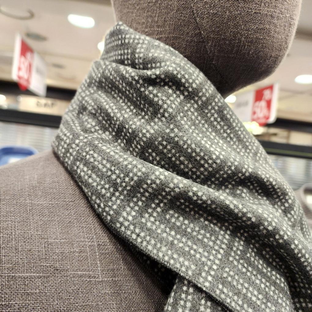 High-quality, Soft-touch, Easy-care Rayon Vertical Solid Double-sided Muffler