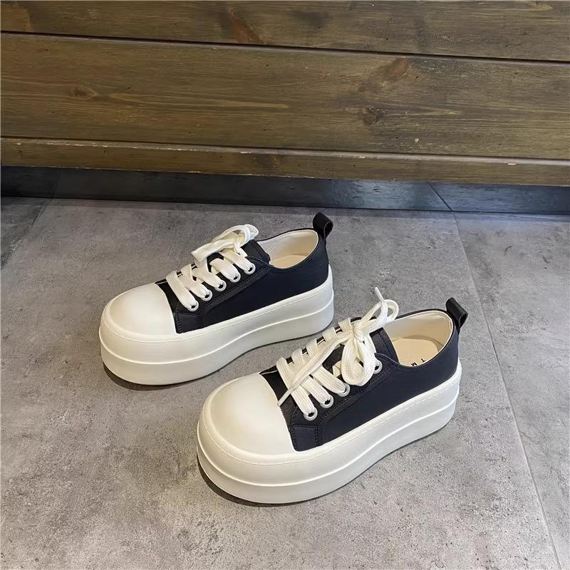 2025 spring and autumn new thick-soled muffin little white shoes women's versatile height increase casual sports board shoes bread shoes single shoes