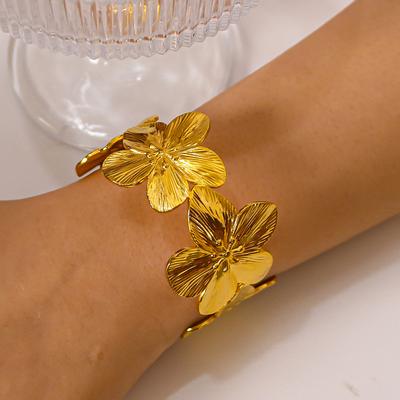 Middle Eastern Gold Jewelry Exaggerated Metal Flower Ring High Sense Elegant Antique Alloy Bracelet Women