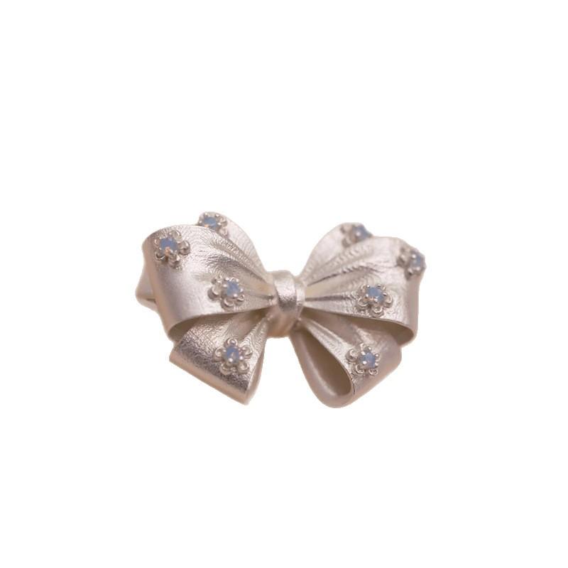 Creamy Style Bow Ring for Women, Exuding Elegant and Luxurious Sophistication. A Stylish Flower Accessory for The Index Finger.