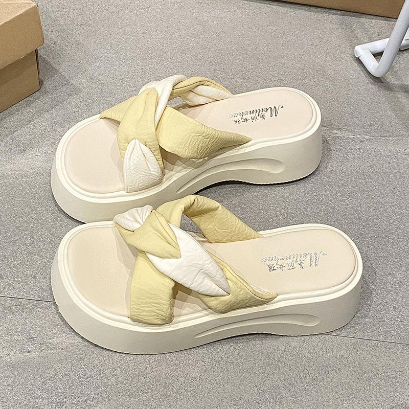 2025 Summer Stepping On Shit Thick-soled Slippers Women's Fashion Heightening New Non-slip Cross Beach Cool Slippers Versatile