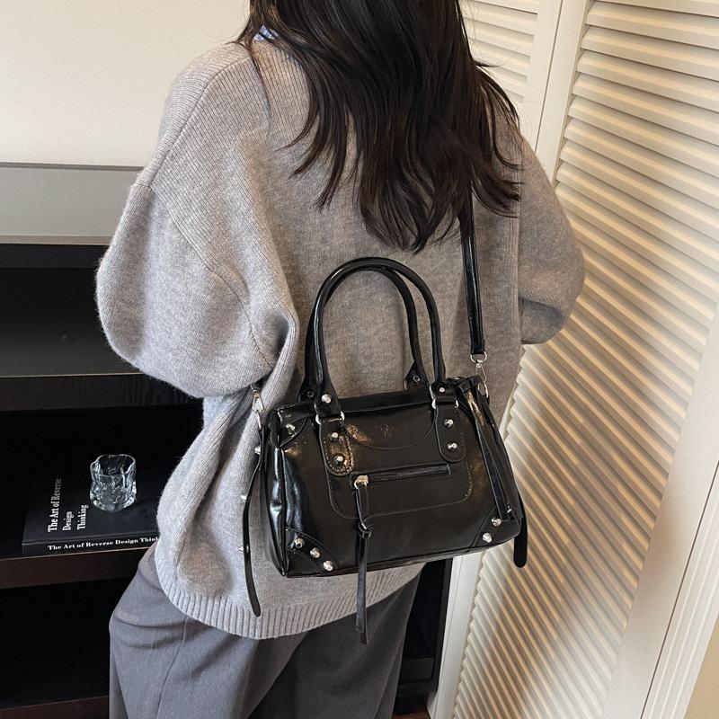 Autumn and winter new women's messenger bag niche casual personalized pillow bag fashionable texture simple shoulder bag
