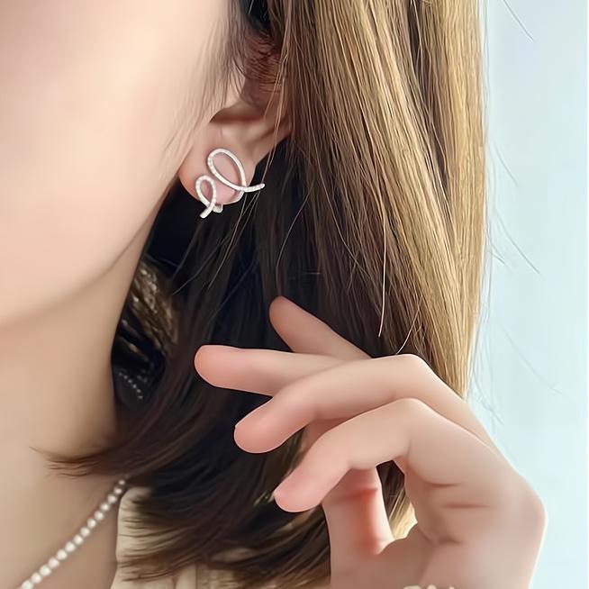 

Cream Roll Earrings, Niche and Luxurious Design, Fashionable and High-end Earrings for Women