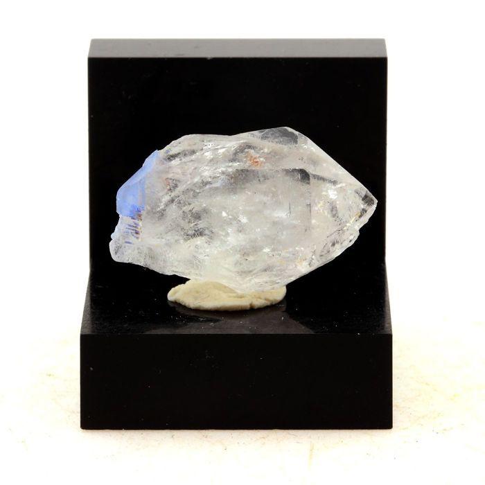 Pierres et Minéraux. Quartz + Dumortierite. 28.70 ct. Vaca Morta quarry, Bahia, Brésil.