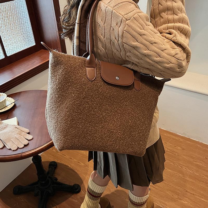 2025 New Felt Tote Bag Leather Personalized Gift Packaging Bag Simple Atmosphere Felt Shoulder Bag