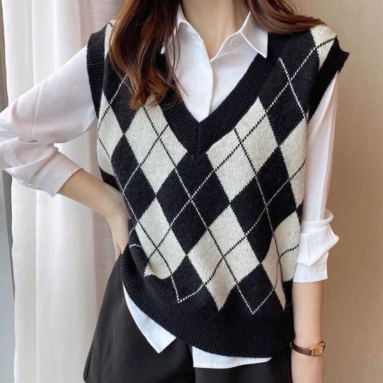 Women's Diamond Plaid Pattern Knitted Vest Loose V Neck Sleeveless Pullover Tank Top Casual School Sweater Top