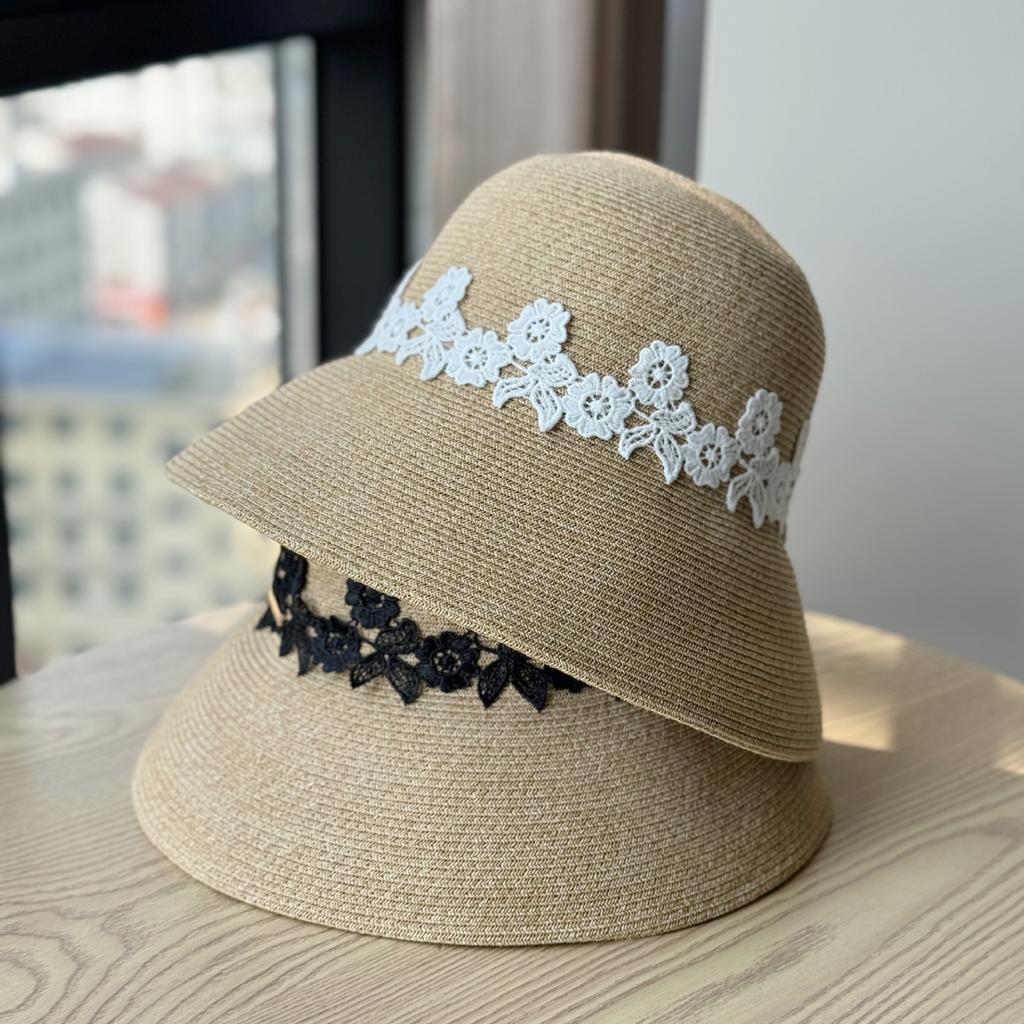 Breathable new foldable sunshade and sunscreen raffia hat with elegant floral lace embroidery, fresh and trendy beach hat