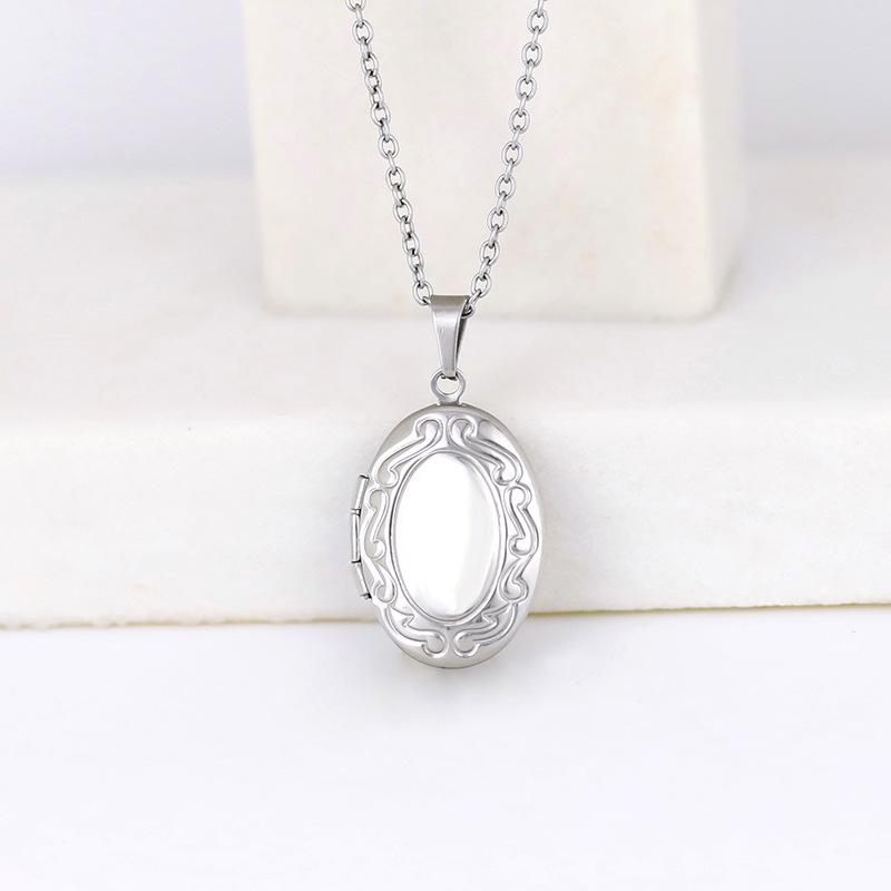 Retro Oval Clavicle Chain Locket Necklace with Engraved Pattern