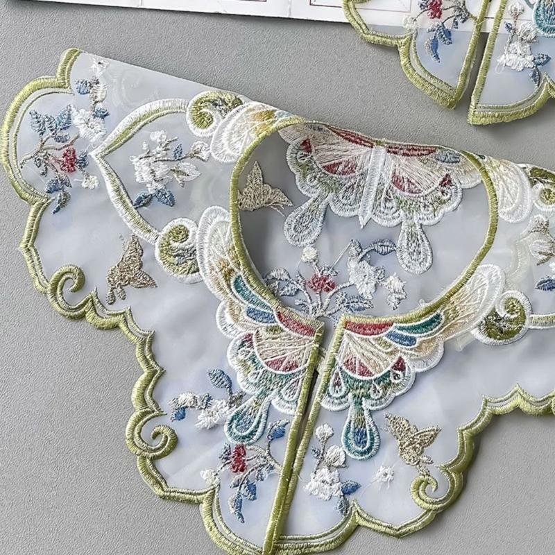 Chinesischer gestickter falscher Kragen Perle Blumenmuster Kragen für Mädchen Chinesisches antikes / Abschlusskostüm Dekorativ