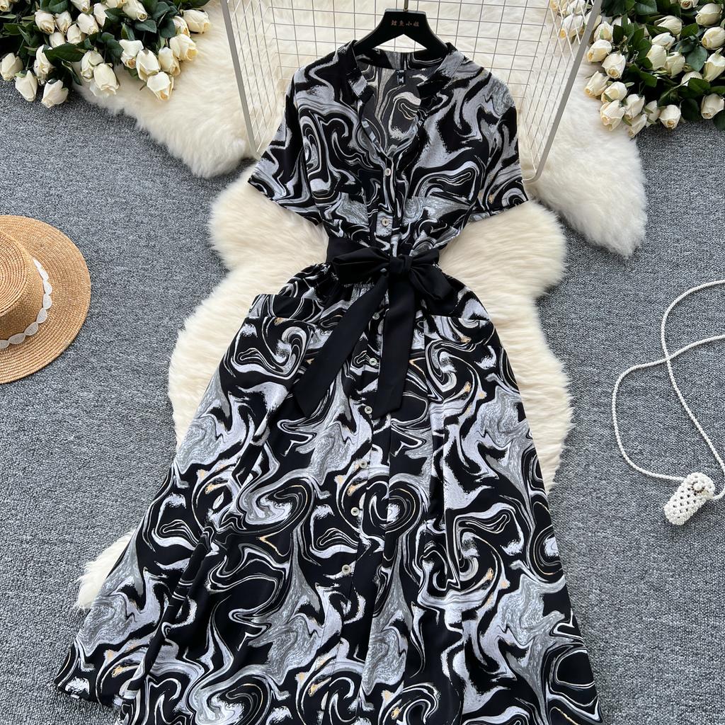 Letní dámské tištěné midi šaty s vintage výstřihem do V, krátkým rukávem a vysokým pasem, áčkové, jednořadé, ležérní šněrovací šaty