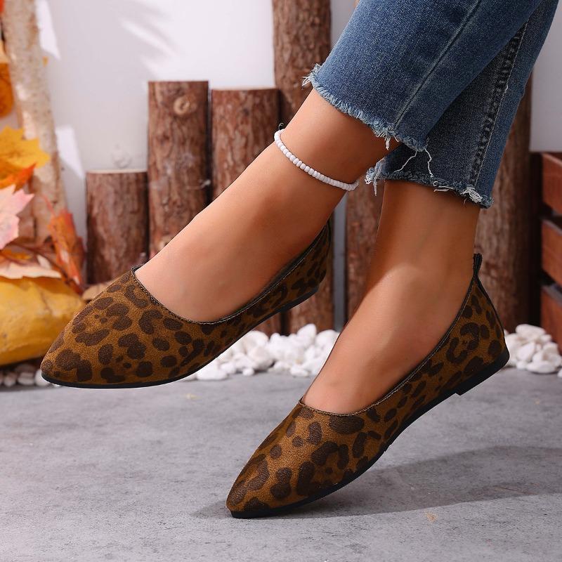 Pointed Leopard Print Pumps for Women's 2025 Autumn New Flat Plus-size Beanie Shoes