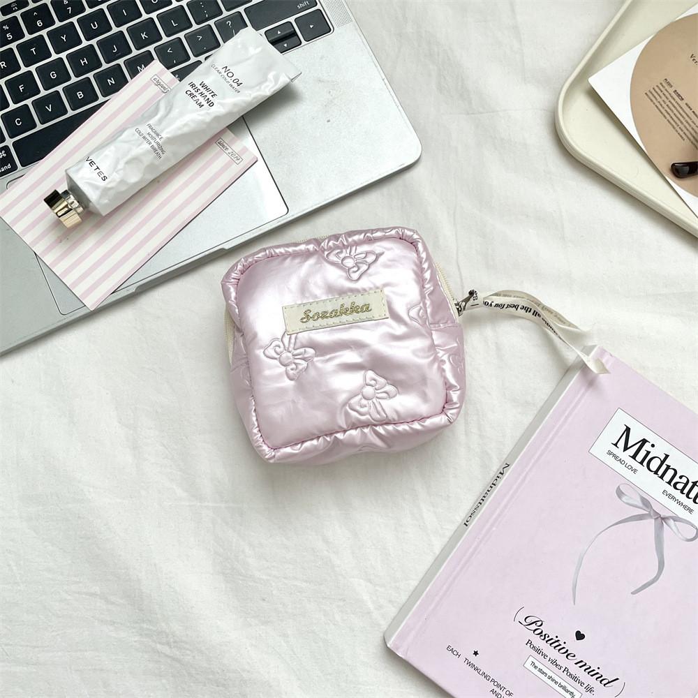 Pu Heart Shape Womens Hygiene Pad Case With Portable Makeup Storage For Travel