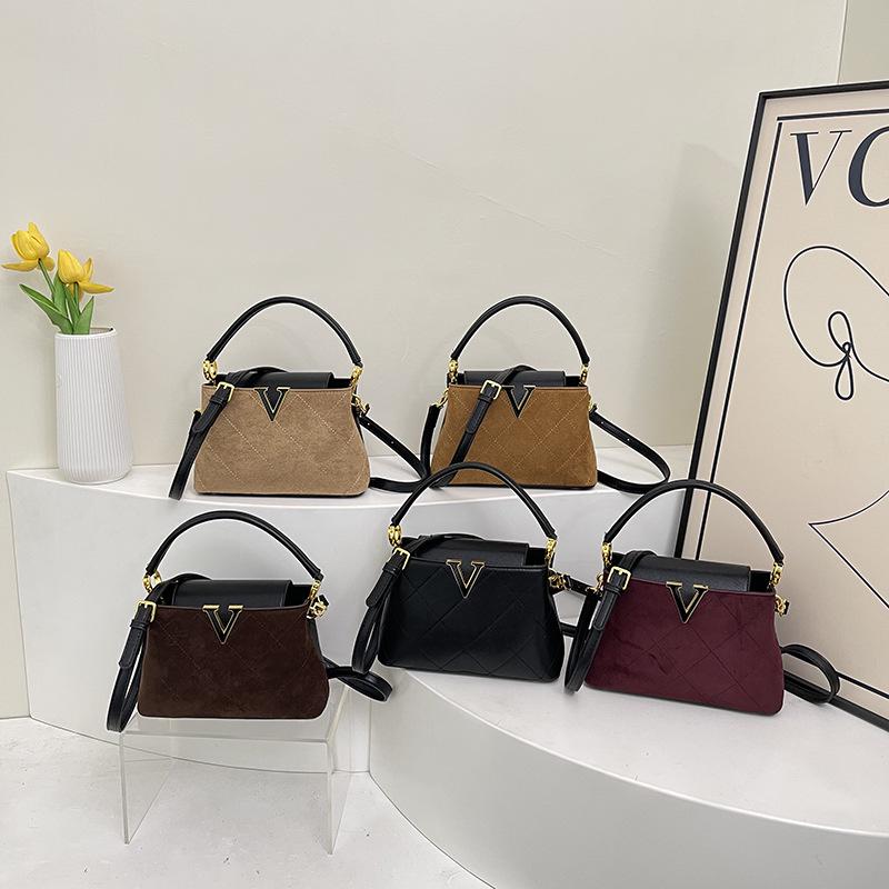 Štýlová dámska v-čková reťazová kabelka 2025 - Luxusná ľahká ramenná/crossbody taška