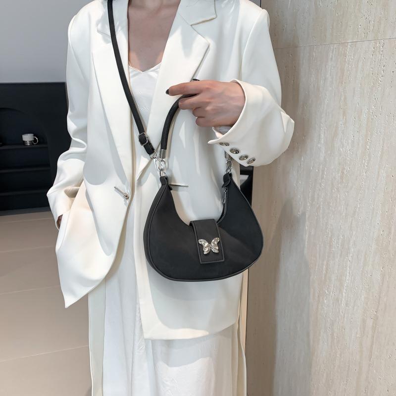 Personalized messenger bag fashion chain portable commuter armpit bag casual spring and summer new shoulder diagonal span bag