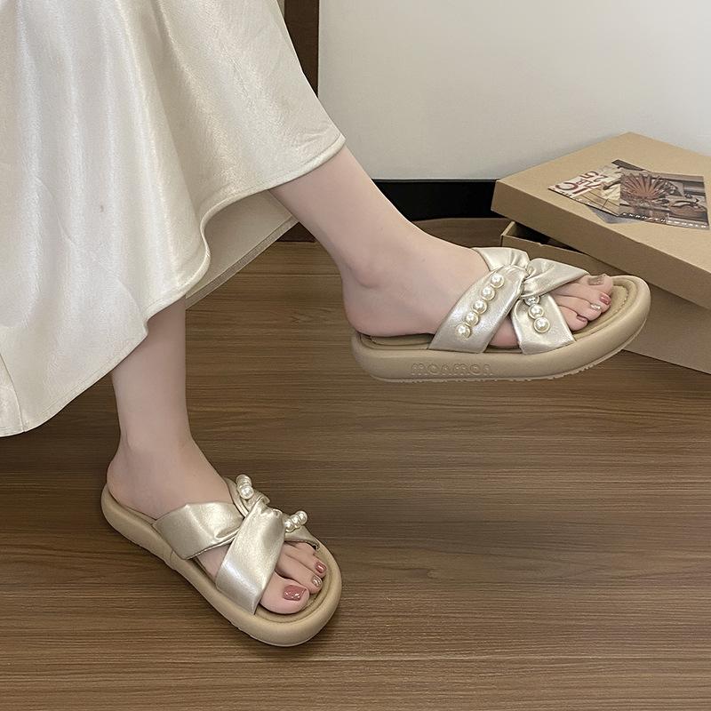 French beautiful platform sandals women's 2025 new summer wear not tired feet women with skirts beach one-word drag