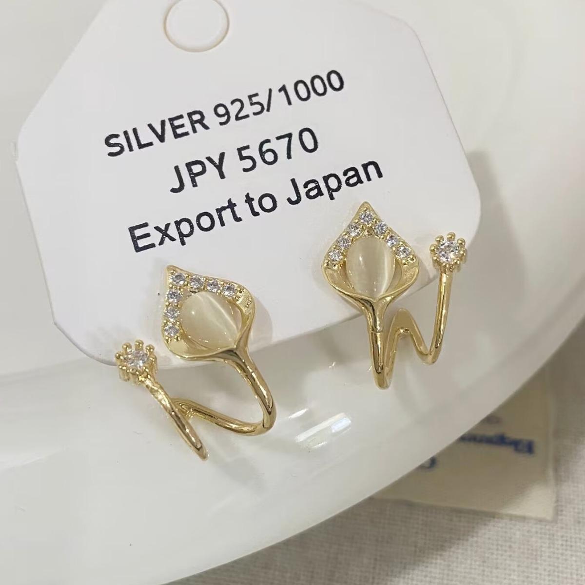 French Sweet Cat s Eye Tulip Stud Earrings: Elegant, Retro, Versatile Fashion Jewelry for Women.
